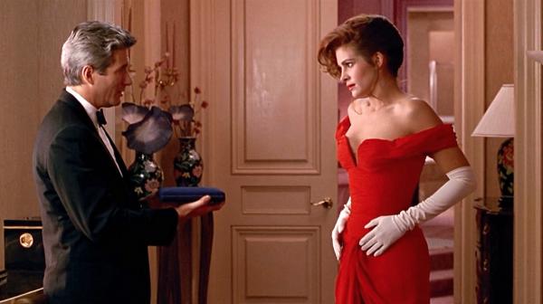 Comment s'habiller pour aller à l'opéra - Avec une robe rouge