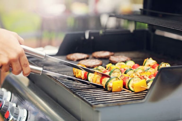 Astuces pour nettoyer la grille de four sans produits agressifs