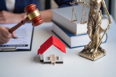 Avocat à Paris : droit du bâtiment, énergies renouvelables et expulsions locatives