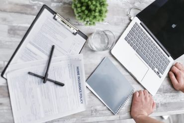 Comparer les assurances professionnelles en ligne : quels critères privilégier ?